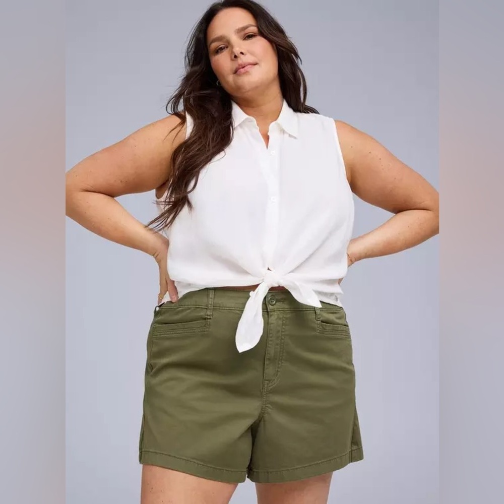Torrid belle isle chino shorts size 16